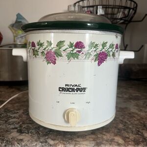 Vintage Rival Crockpot Slow Cooker 5 Quart Ivy Green Grape Vine Pattern USA